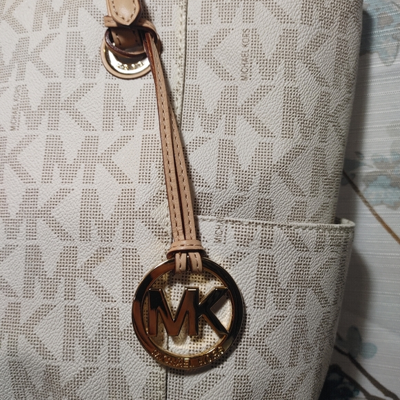 Michael Kors tote - Picture 13 of 16